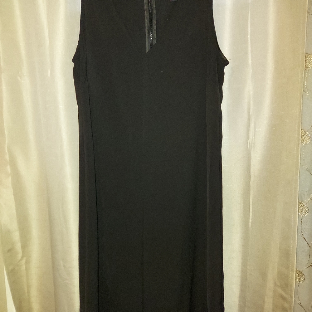 Front split sleeveless dress